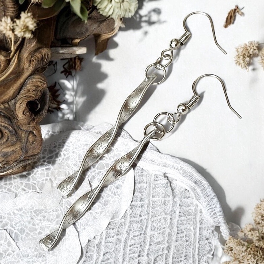 5 For $25💫Silver Swirl Aluminum Dangles Earrings